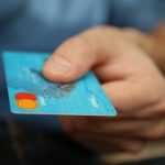 【厳選】18歳で申し込みできるクレジットカード8選!親の同意なしでカードを持つ方法も紹介